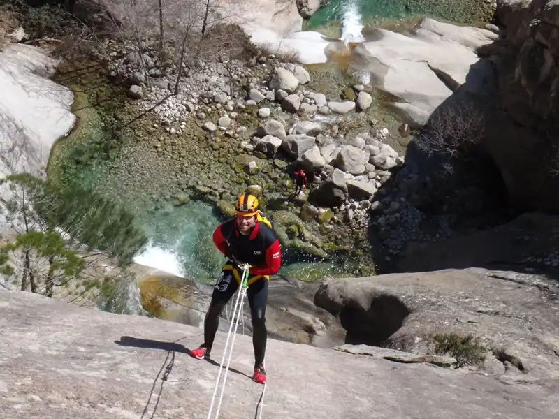 Canyoning Purcaraccia - Descente en rappel sur paroi de granit